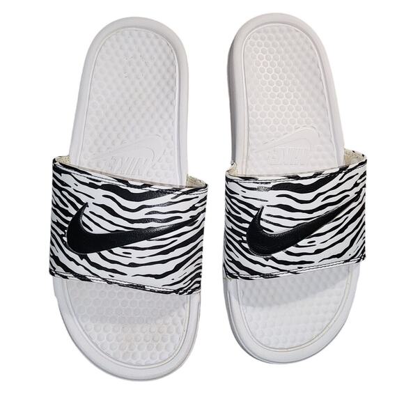 NIKE WOMENS BENASSI JDI FLIP FLOP SANDAL WHITE BLACK SIZE 8 - Picture 1 of 7